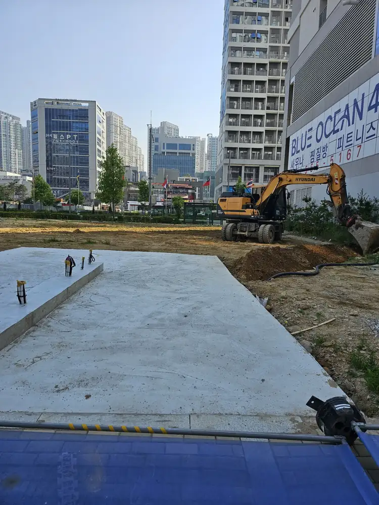 신도시 공터 잔재 정리 및 쇄석 재포설 작업