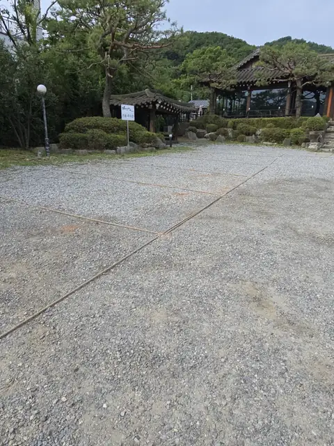 한옥카페 중앙 마당 주차구획 확장 시공사례 대표 사진